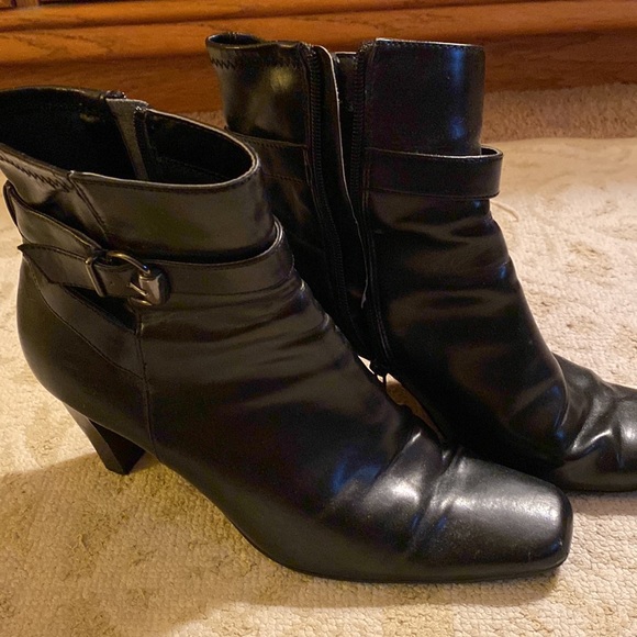 Ladies black ankle boots. Good used condition - Picture 3 of 5